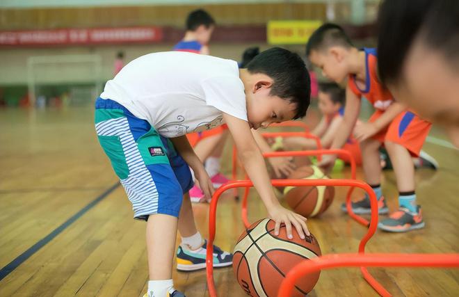 毁掉孩子身高的三项运动16岁之前要远离不仅不长个还bandao下载损伤身体(图12)