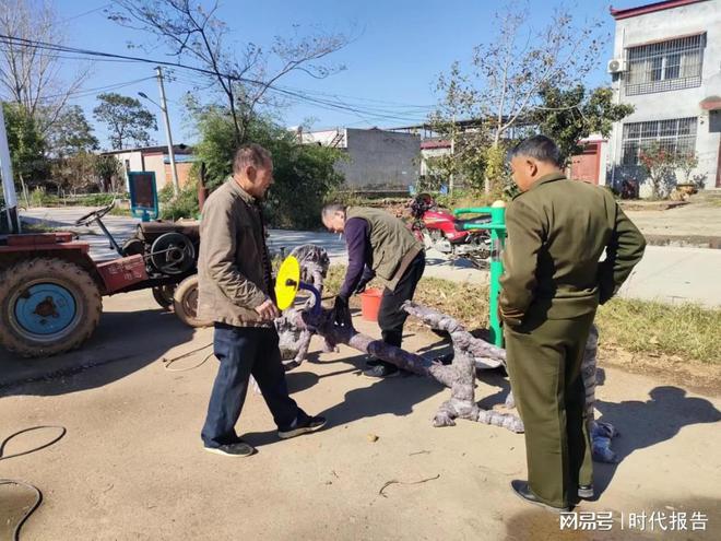 bandao下载：驻马店市住建局捐赠健身器材助推乡村振兴(图2)