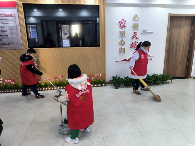 bandao注册网站：道义街道关工委开展“学习雷锋践行动 清洁家园树新风”主题活动(图4)